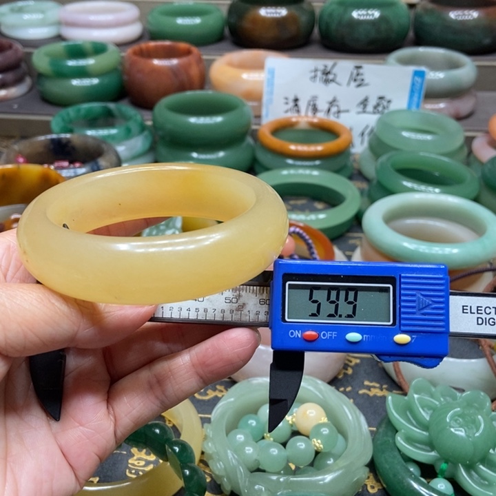 石英质玉手镯未镶嵌