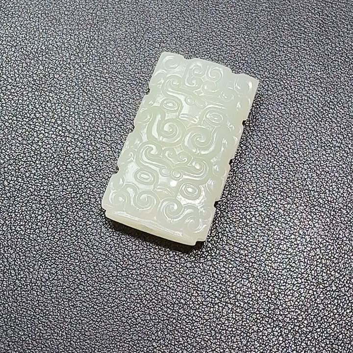 鲁***5和田玉未镶嵌颈饰