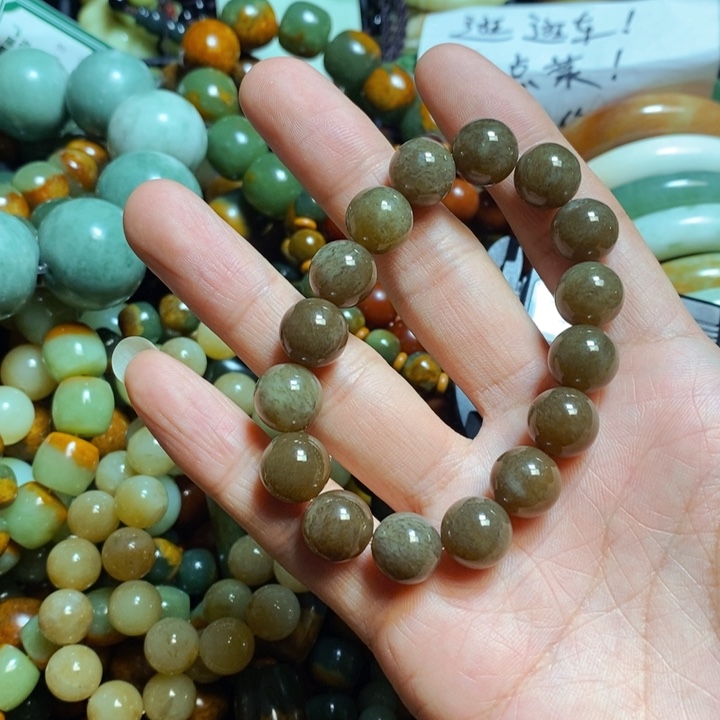 岫岩老玉（透闪石质玉）颈饰未镶嵌