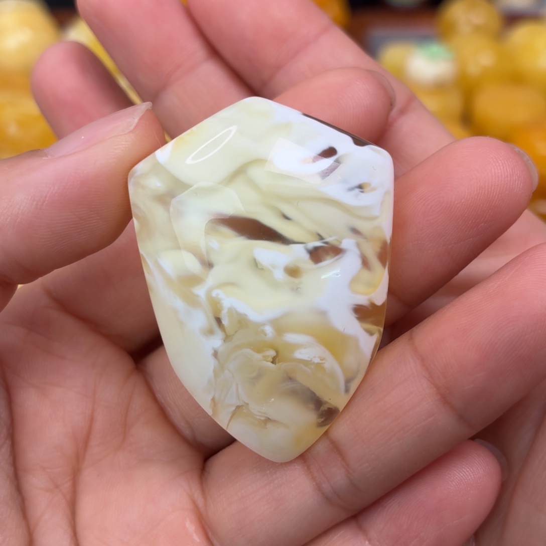 蜜蜡未镶嵌吊坠(不含链)金瓷白荧光意境盾牌