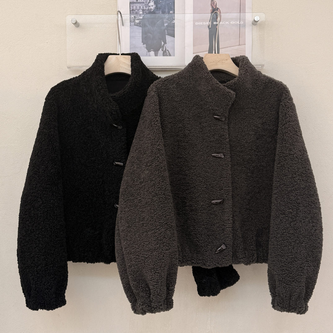 27X06O超洋气牛角扣宽松立领保暖皮毛一体毛毛外套（衣长55)