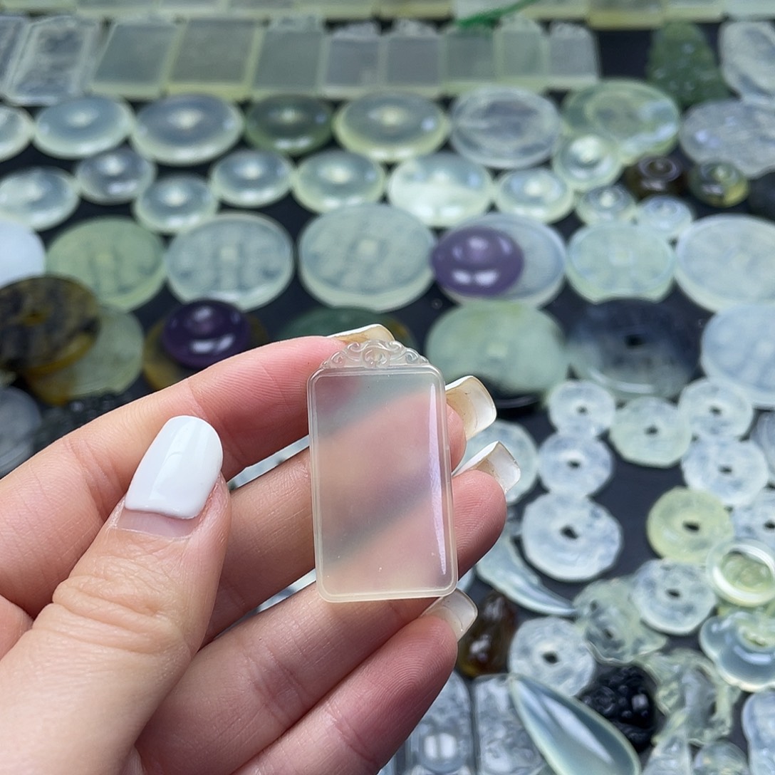 岫玉未镶嵌项圈无事牌