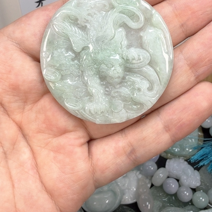 翡翠挂件未镶嵌翡翠
