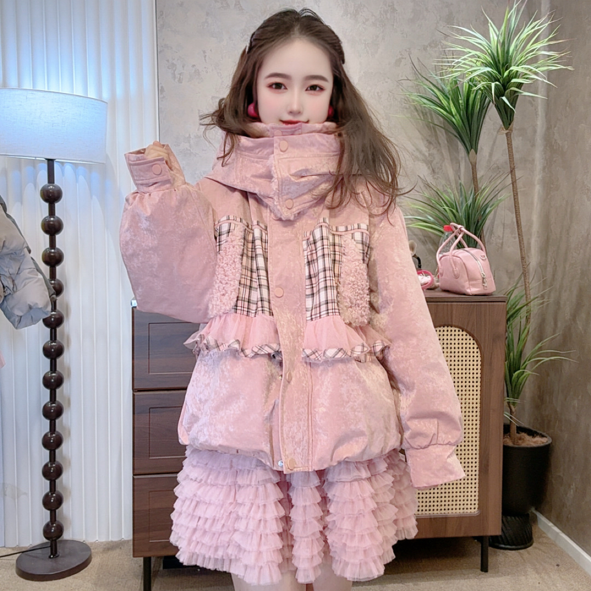 大观欧货冬季新款羽绒外套格纹拼接网纱飞边高级感连帽外套时尚