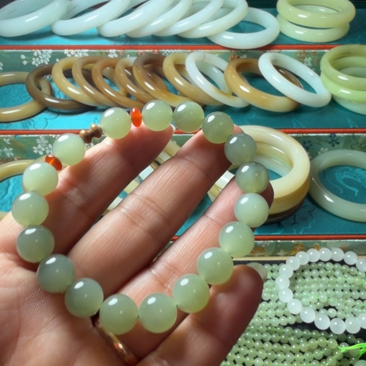 小****和田玉（糖玉）未镶嵌手链