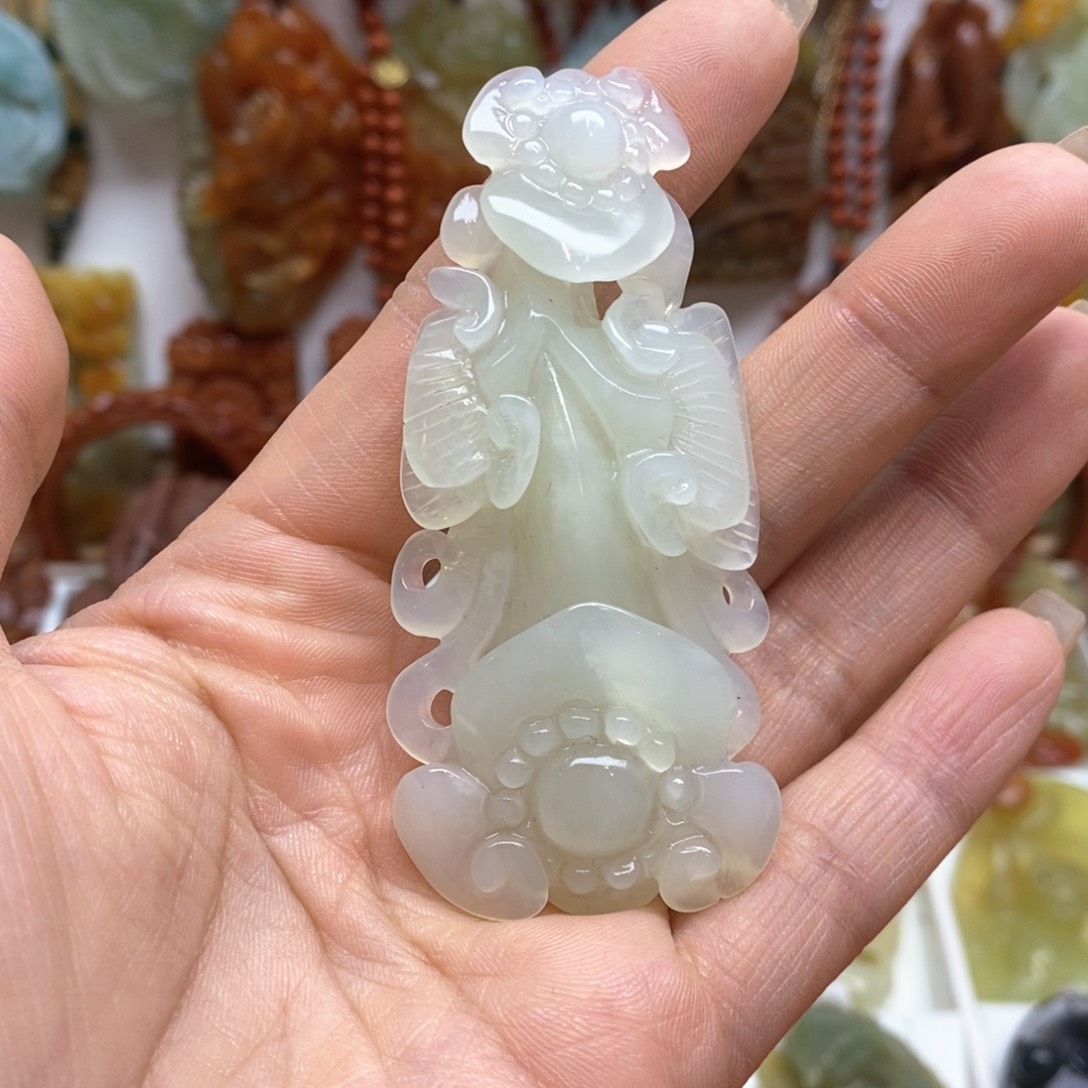 蛇纹石玉颈饰未镶嵌