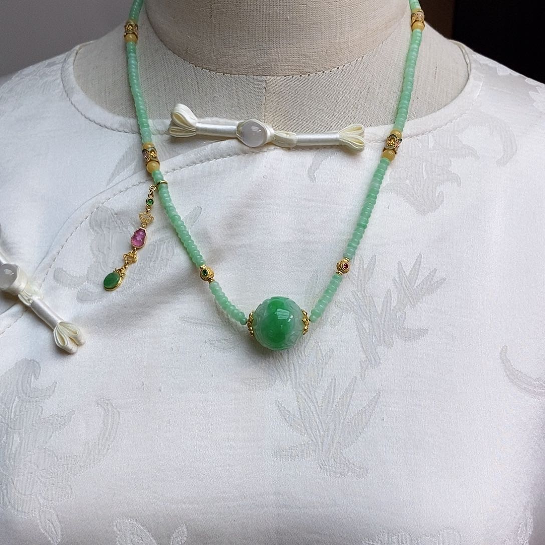 翡翠颈饰未镶嵌天然