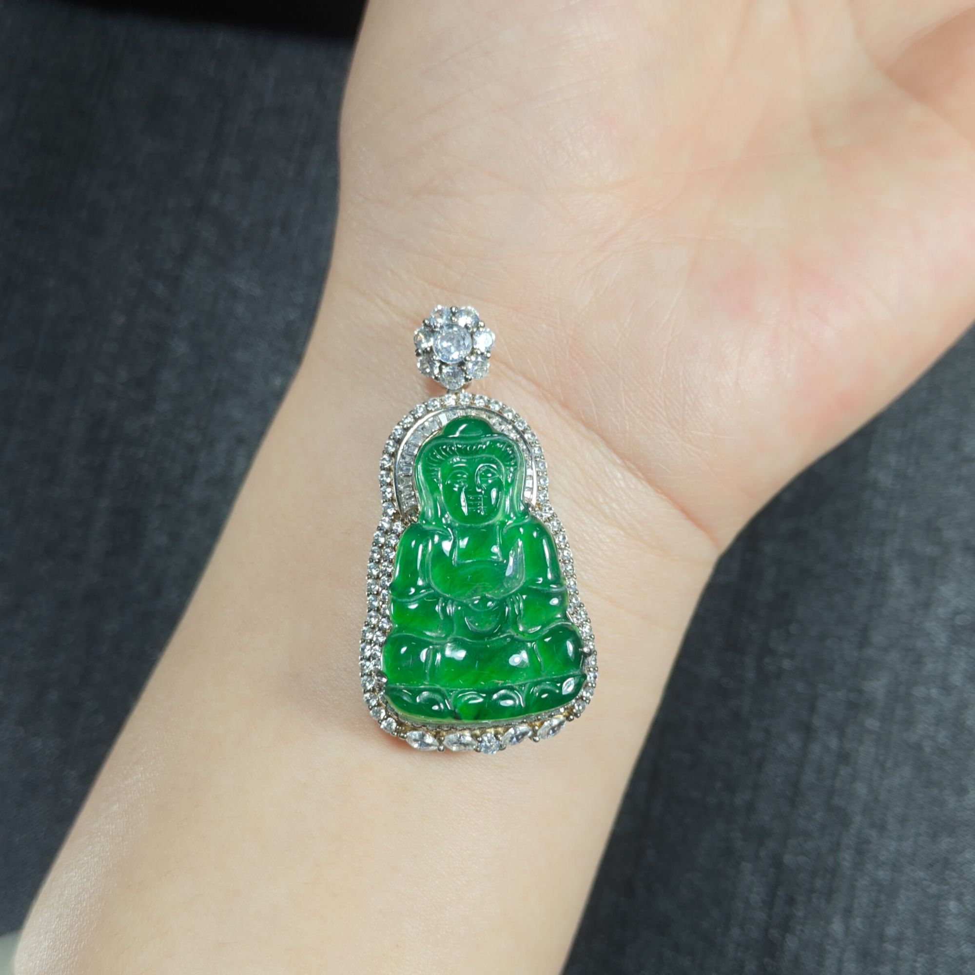 翡翠A货  银S925镶嵌观音吊坠（多样性发货  发一件）