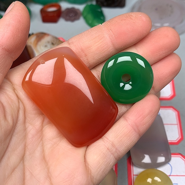 刘***玛瑙/玉髓未镶嵌颈饰