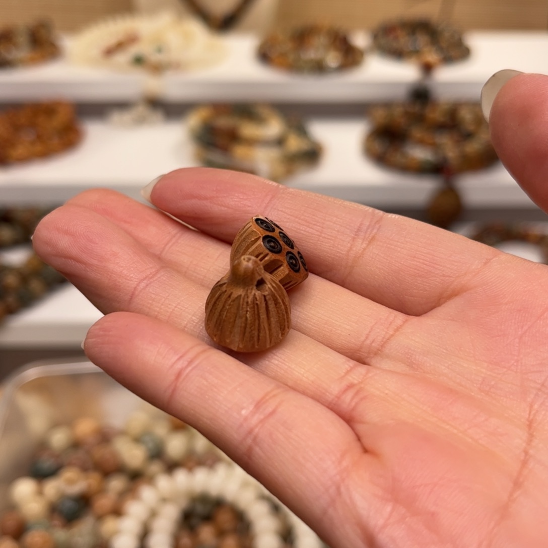 白玉菩提吊坠两个莲蓬