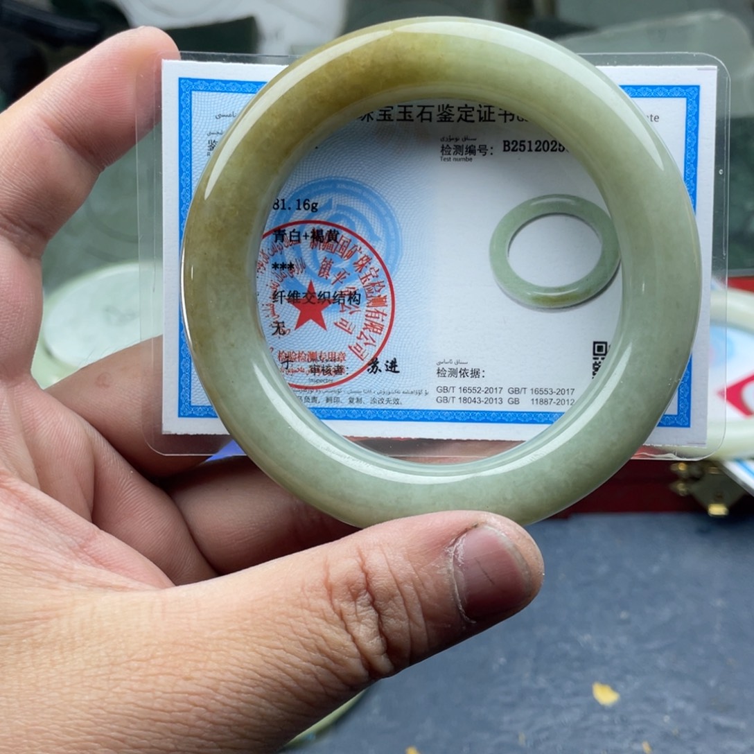 小***儿和田玉未镶嵌手镯