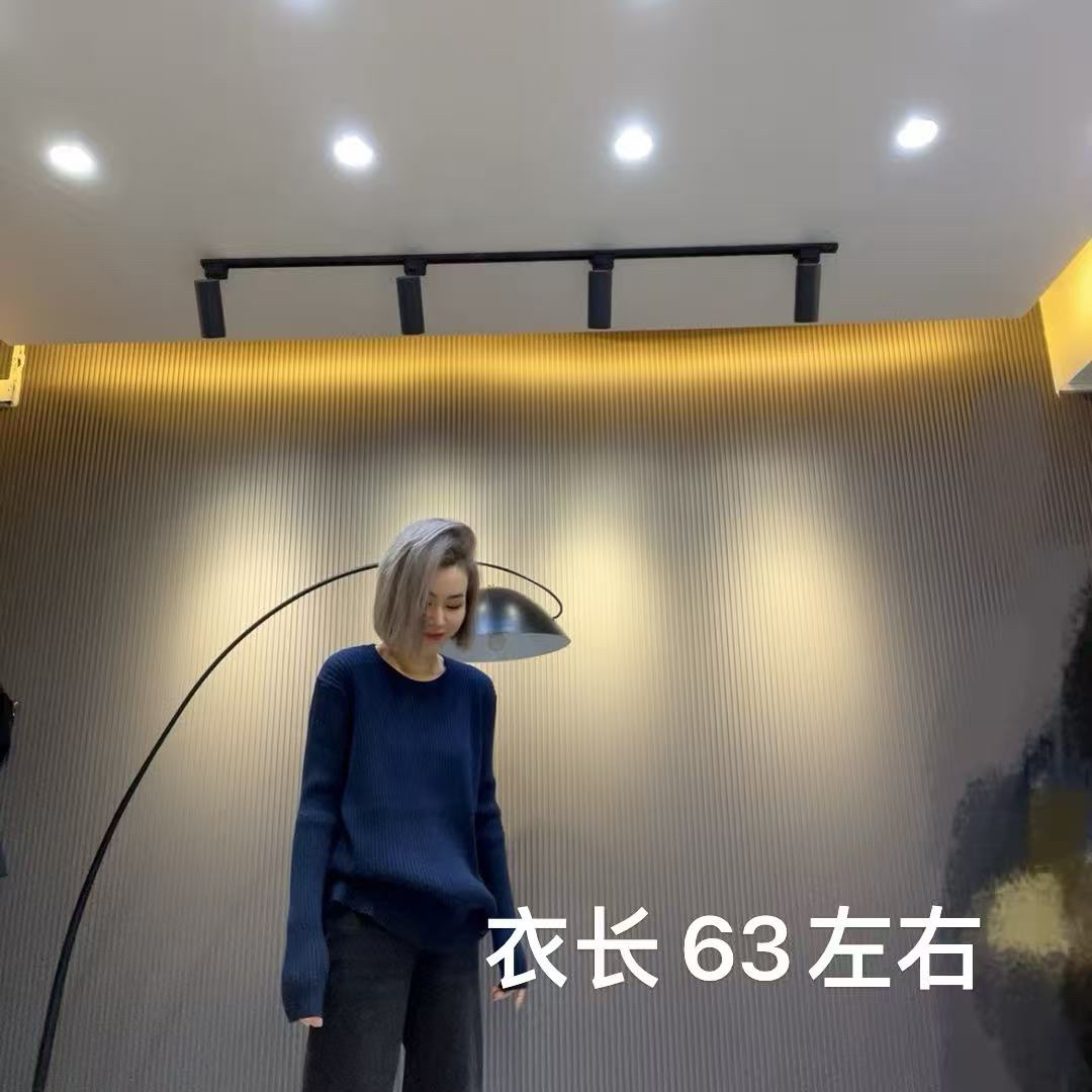 简约款圆领显瘦针织上衣