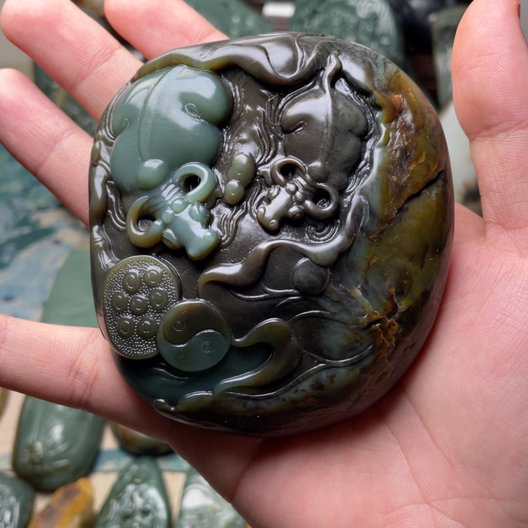 和田玉未镶嵌挂件扭转乾坤