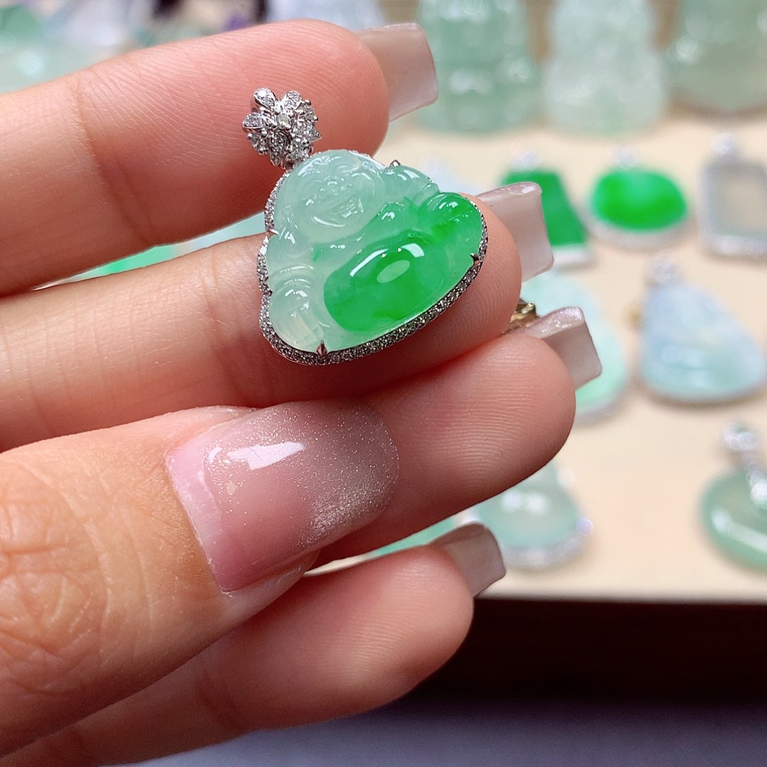 翡翠18K金镶嵌颈饰翡翠