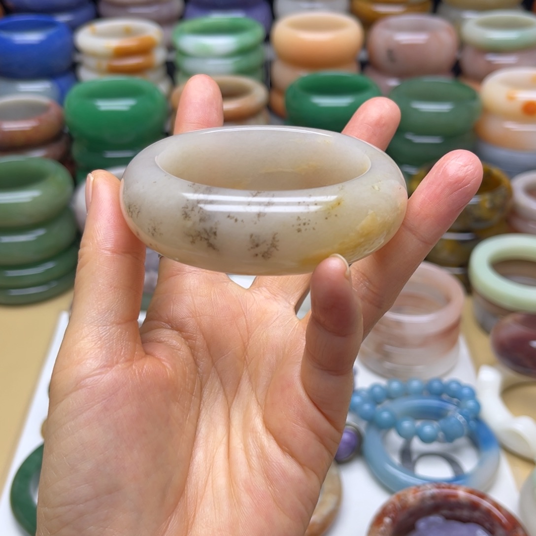 石英质玉未镶嵌手镯