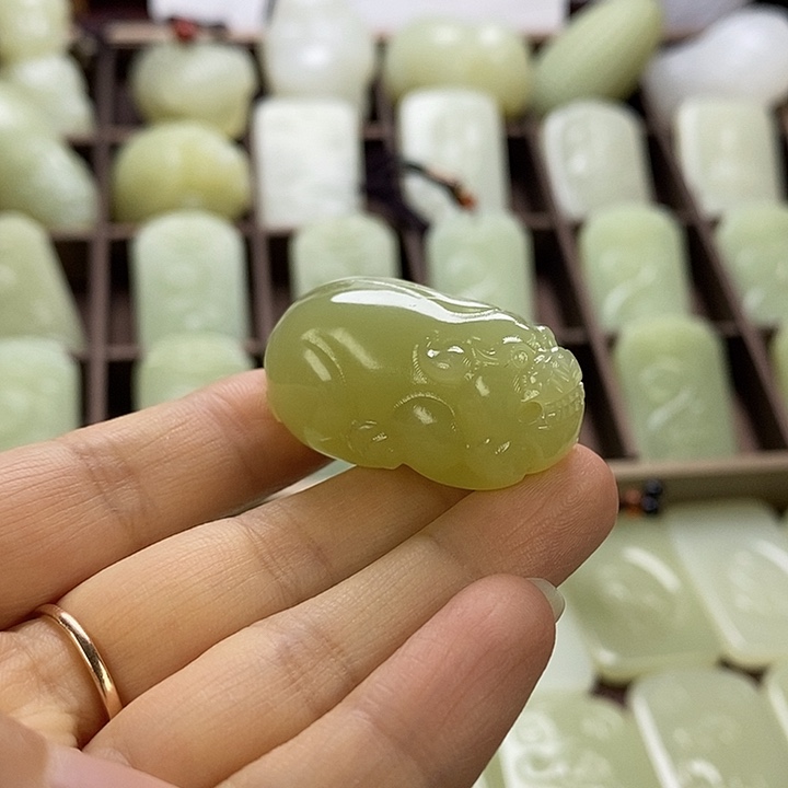 昆仑石貔貅吊坠丽