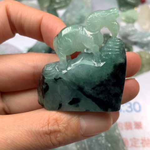 翡翠颈饰未镶嵌翡翠