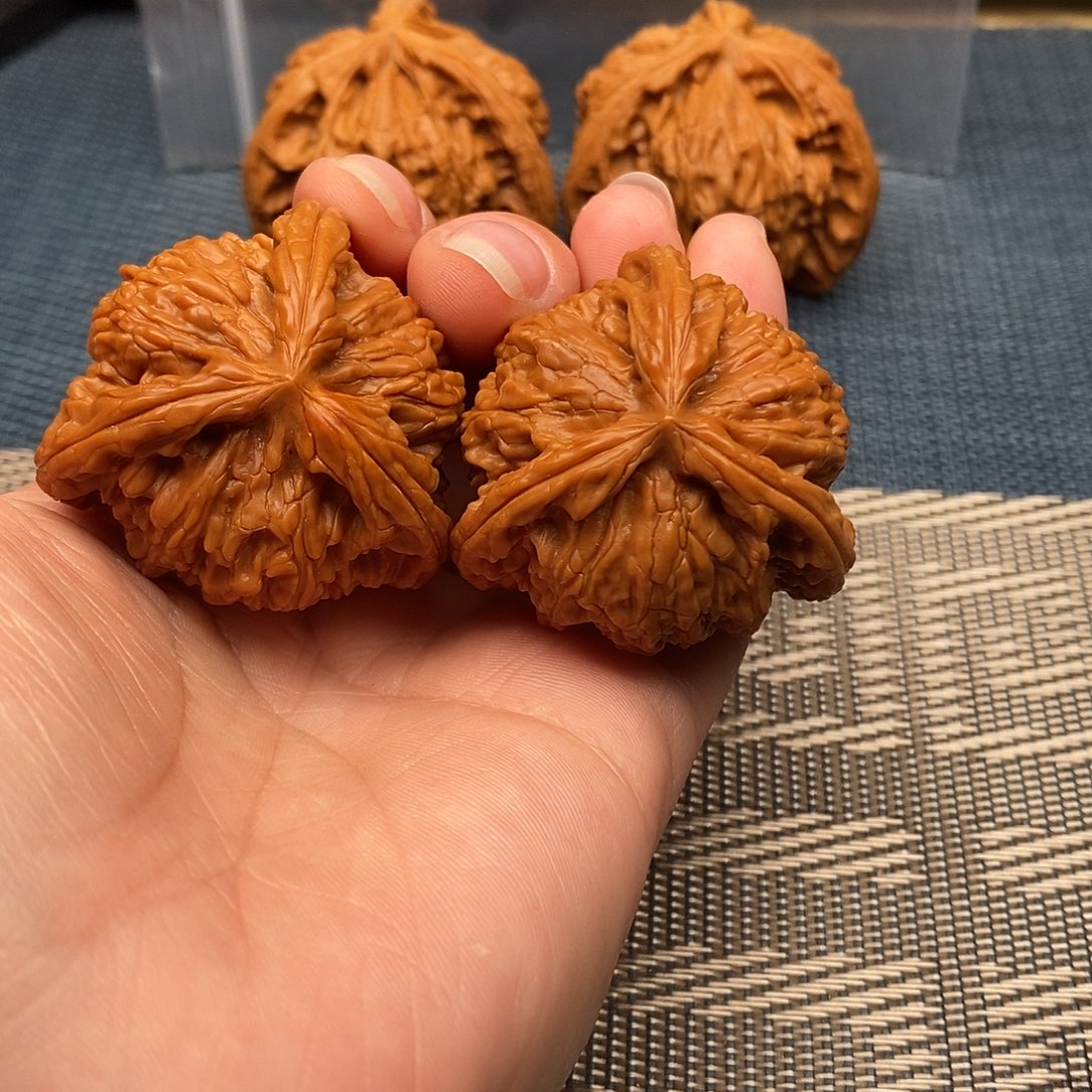 石***李文玩核桃吊坠三棱