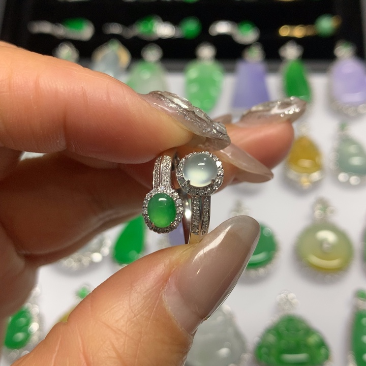 【闪购商品】翡翠颈饰18K金镶嵌戒指