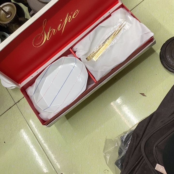 瓷片哈哈哈哈斤斤计较了