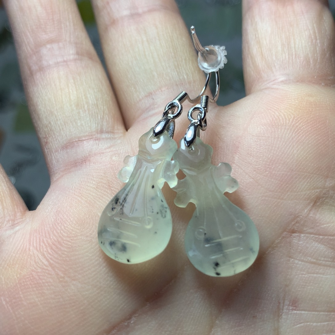 蛇纹石玉耳环未镶嵌