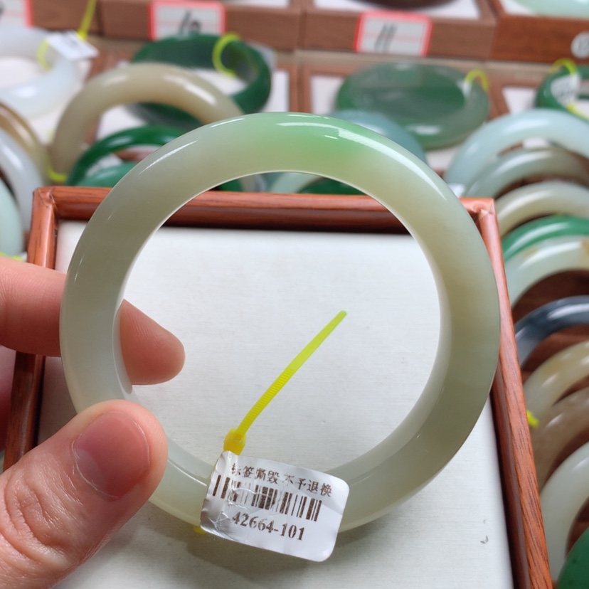 【闪购商品】和田玉手镯未镶嵌57.7