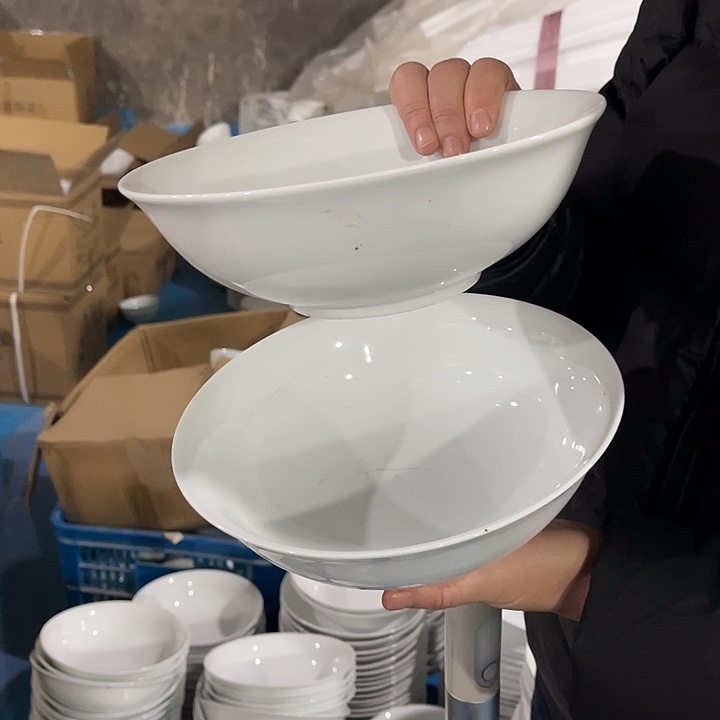 瓷片高白泥8.25英寸斗碗两个，微瑕包邮