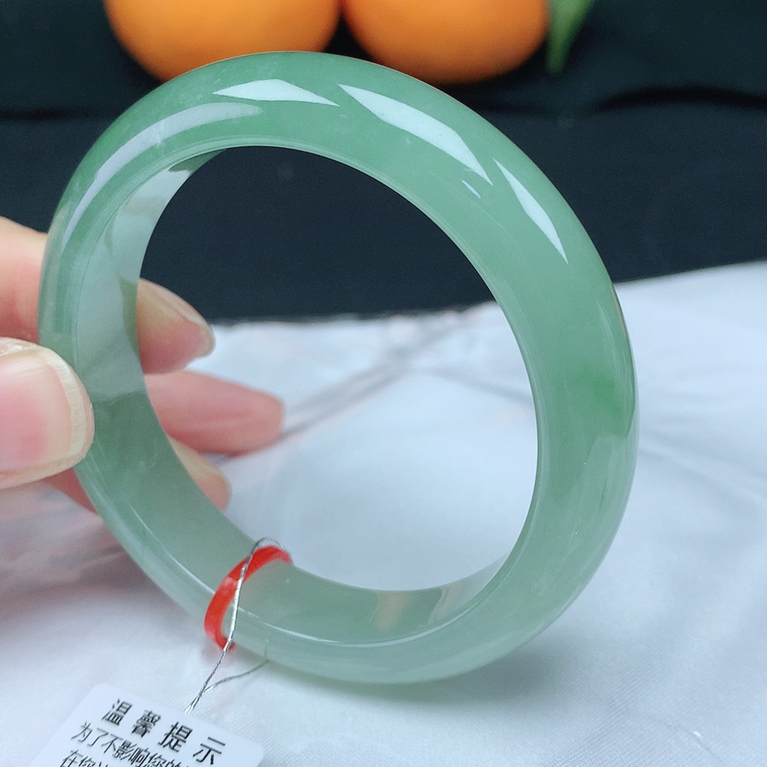 翡翠手镯未镶嵌52圈