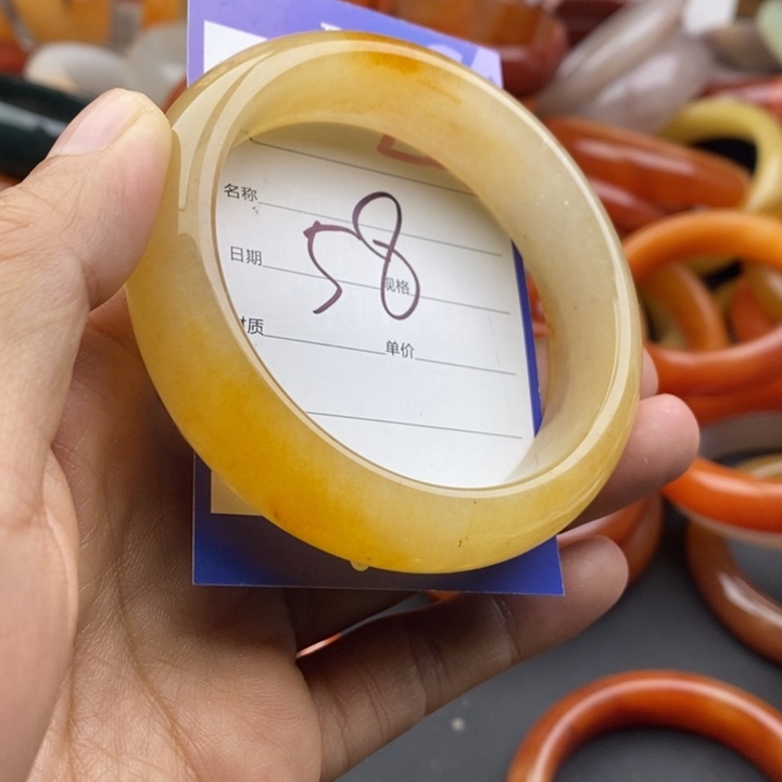 未镶嵌手镯石英质玉