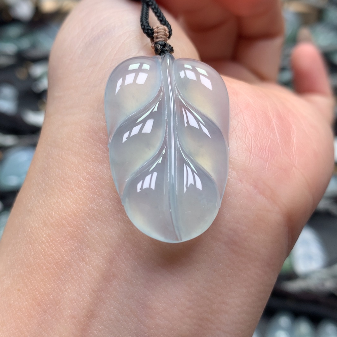 翡翠颈饰未镶嵌叶子