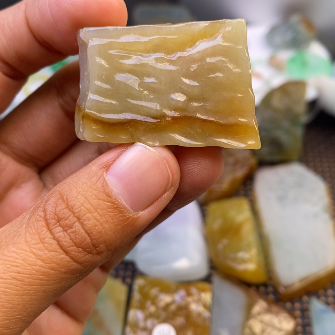 翡翠颈饰未镶嵌翡翠