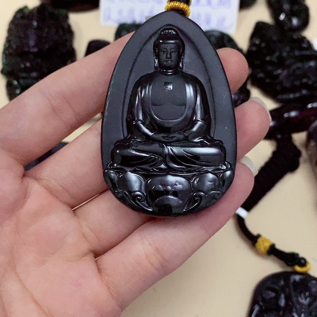 翡翠挂件未镶嵌翡翠