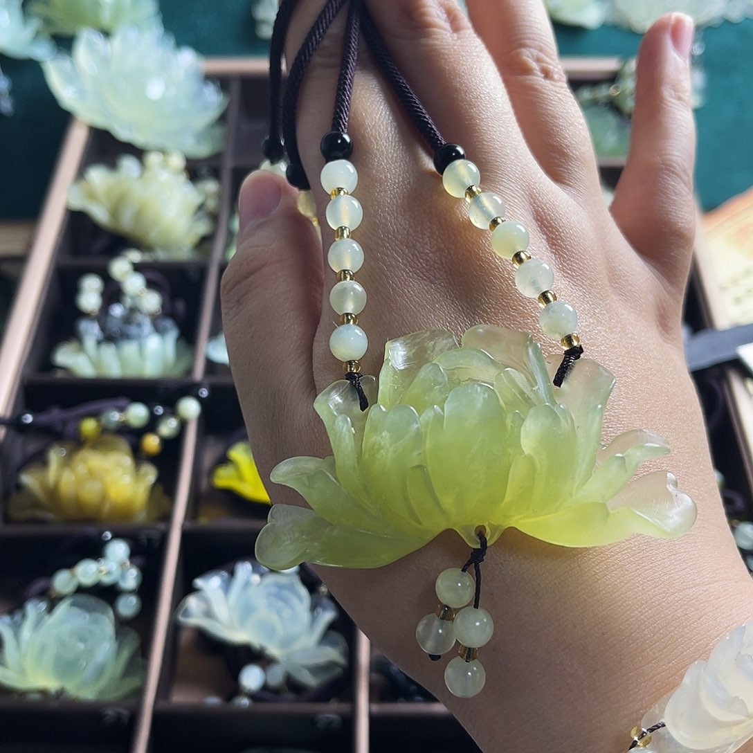 蛇纹石玉未镶嵌颈饰