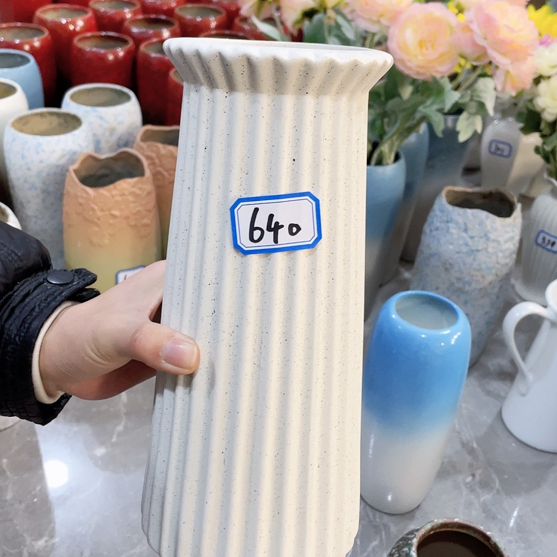 瓶640号磨砂陶瓷高25厘米微瑕一个