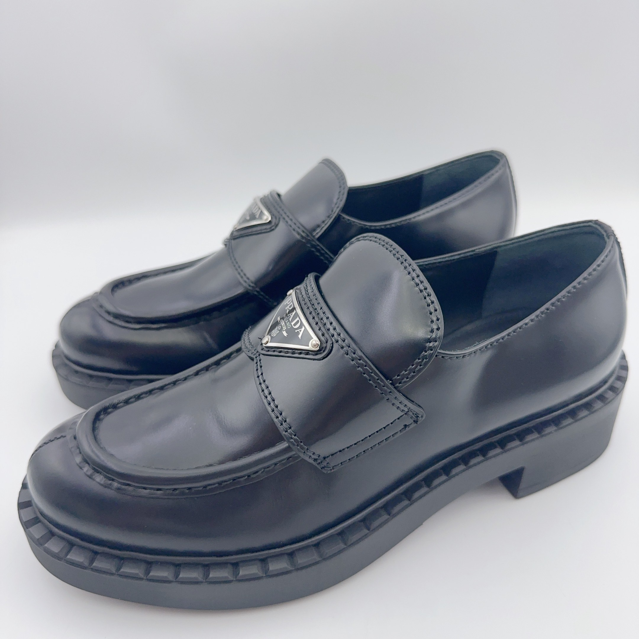 99新 Prada/普拉达 36.5码/经典黑色钢标乐福鞋/01553