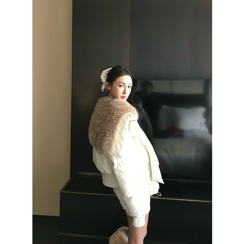 【娇姐挚爱】"软心泡芙"可拆卸毛领90白鹅绒短款羽绒服外套