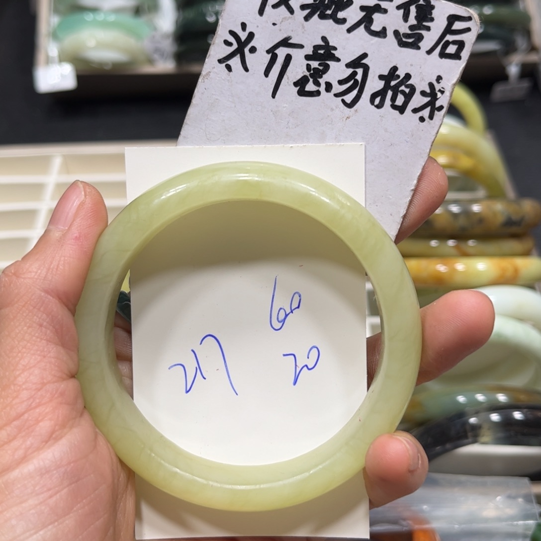 蛇纹石玉手镯未镶嵌