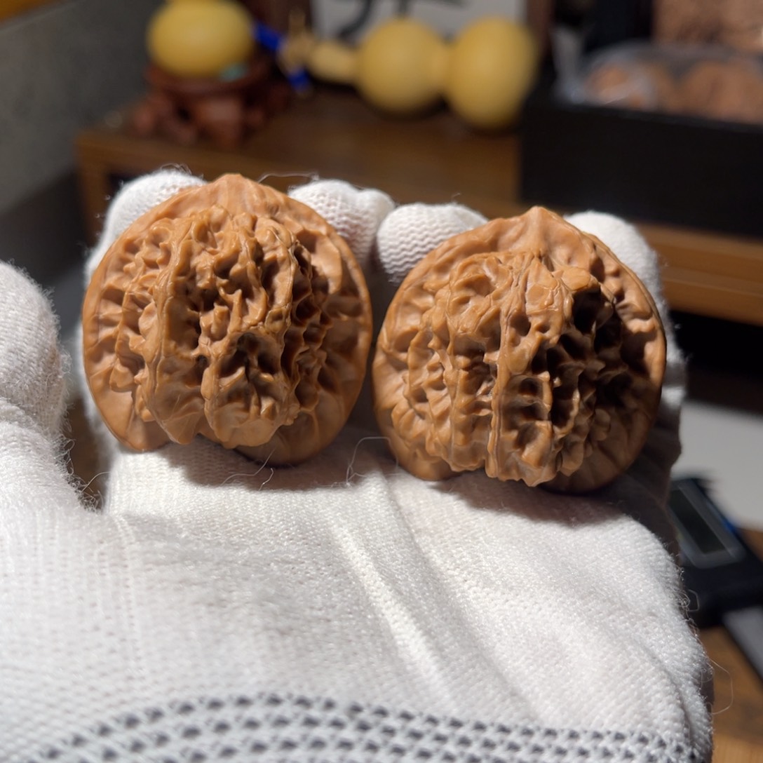 文玩核桃把件40 刀子，尖有瑕疵，不退不换