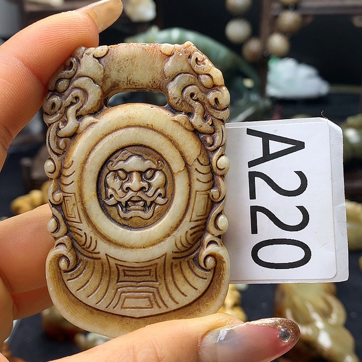 和田玉未镶嵌车挂