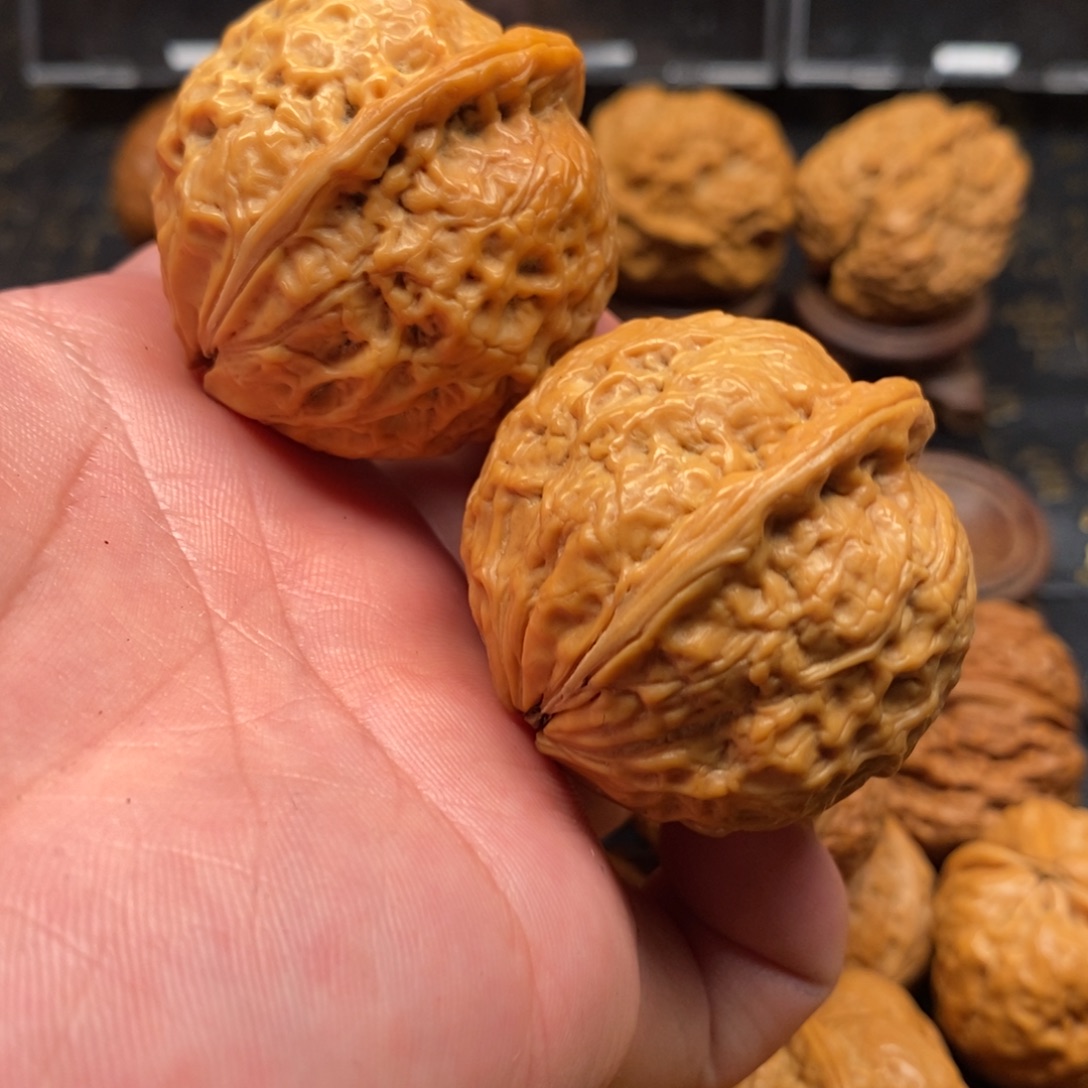 8***单文玩核桃把件云铁铁绣球