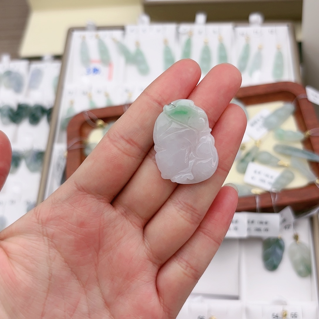 翡翠颈饰未镶嵌鱼