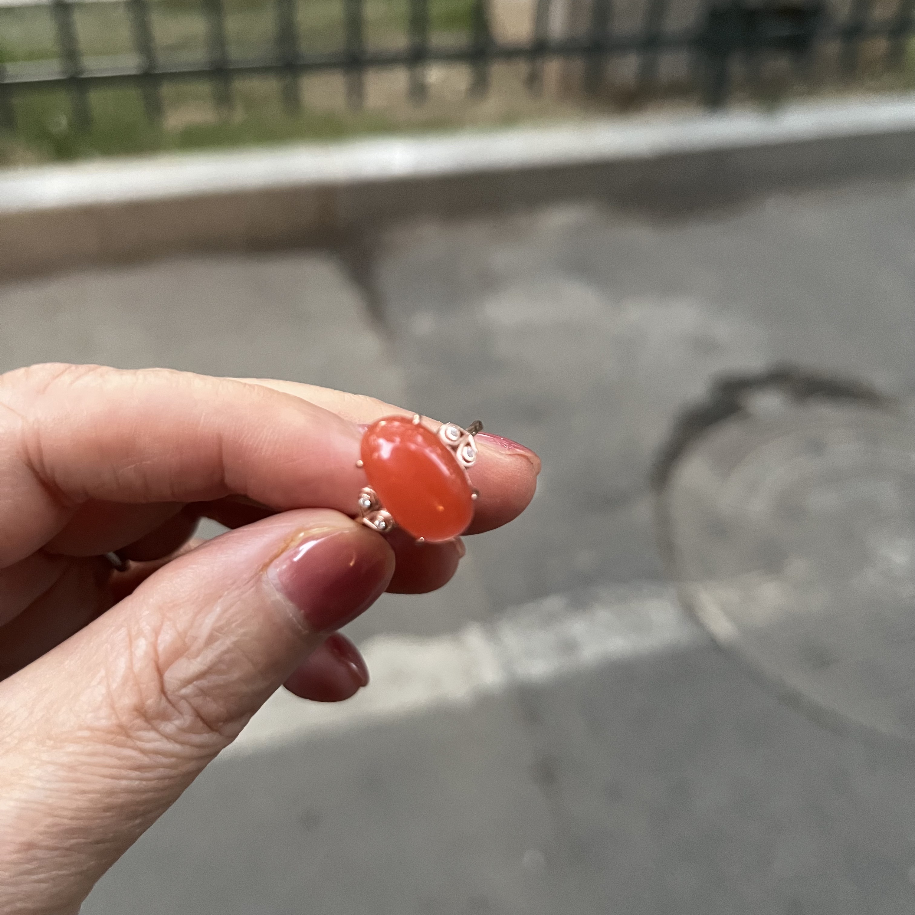 南红精美樱桃红戒指