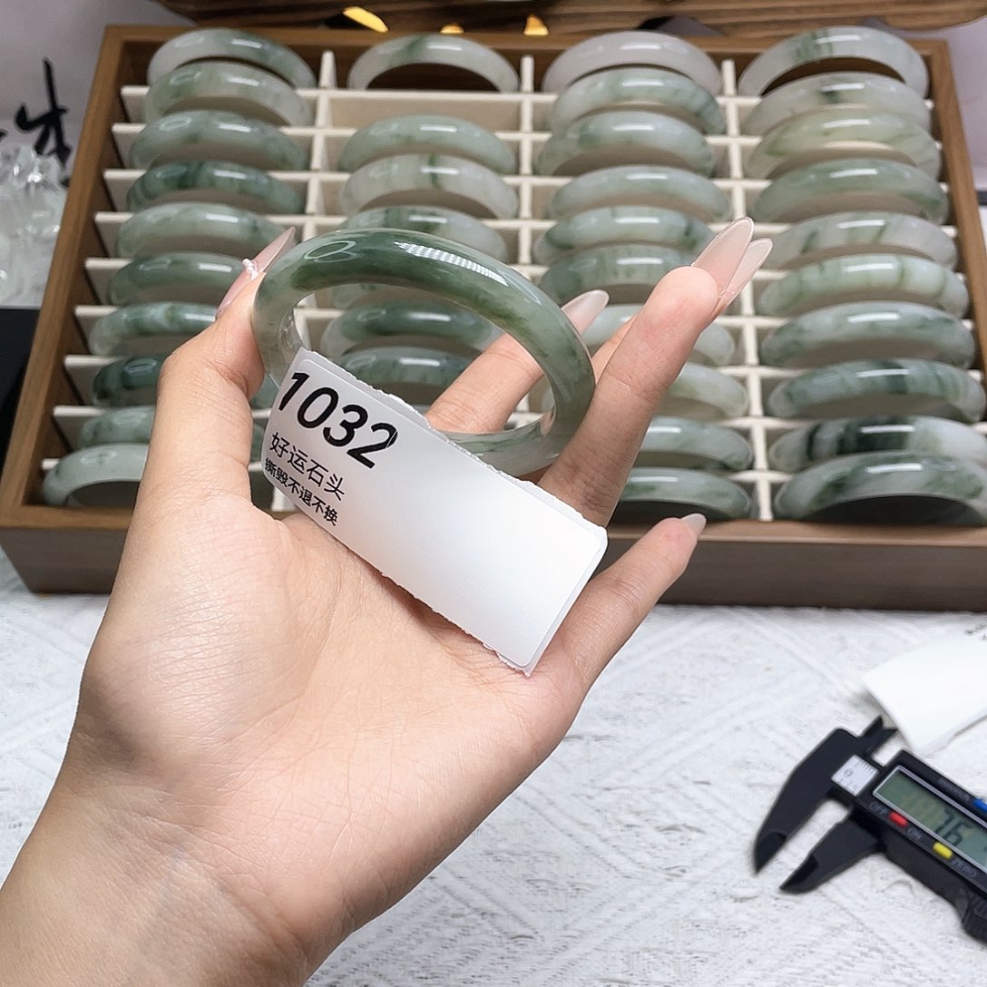 睡***-石英质玉未镶嵌手镯1032