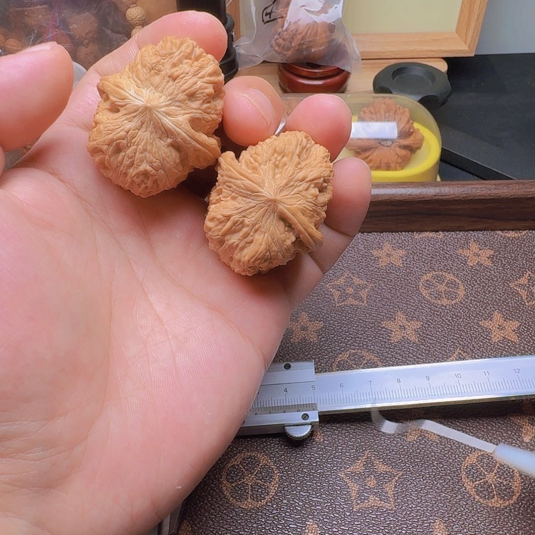桃核吊坠全品金钟