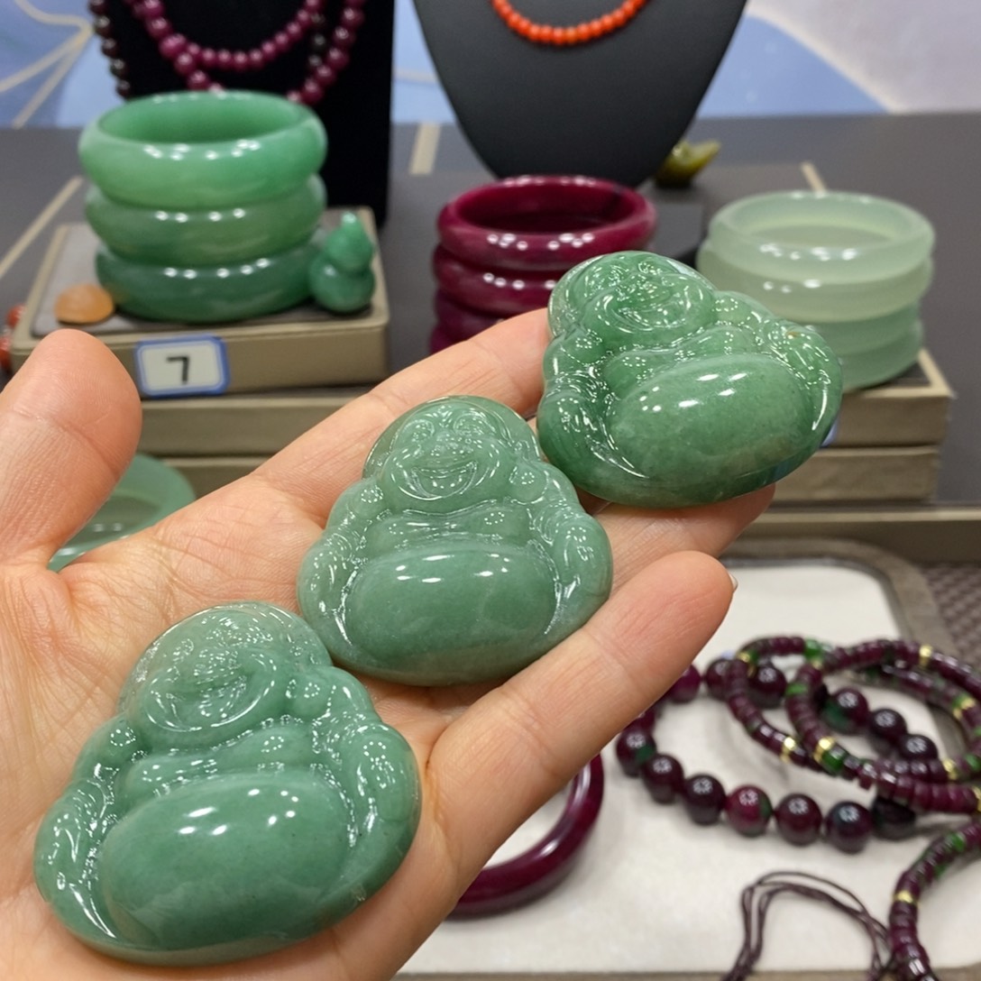 石英岩玉未镶嵌颈饰