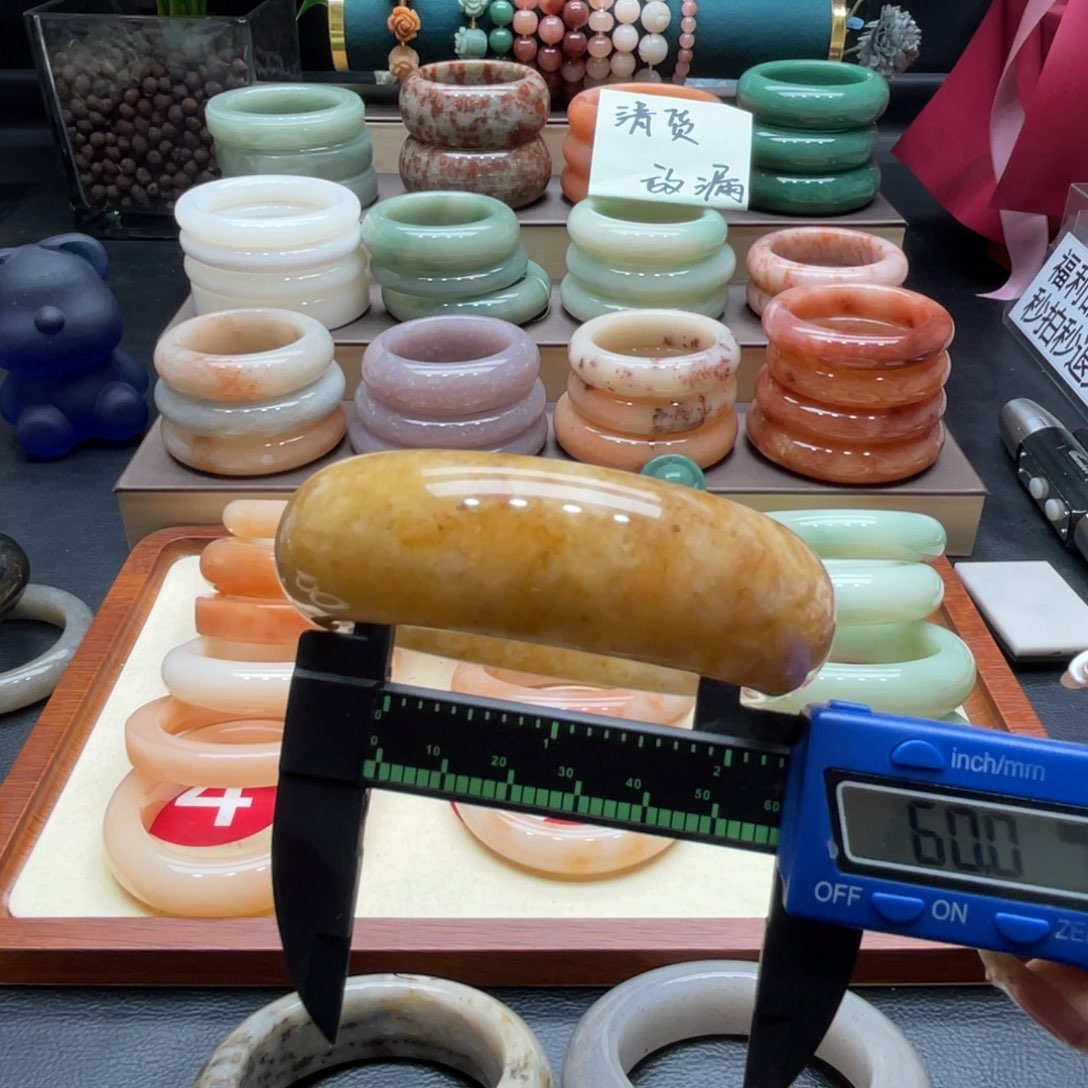 石英质玉未镶嵌手镯