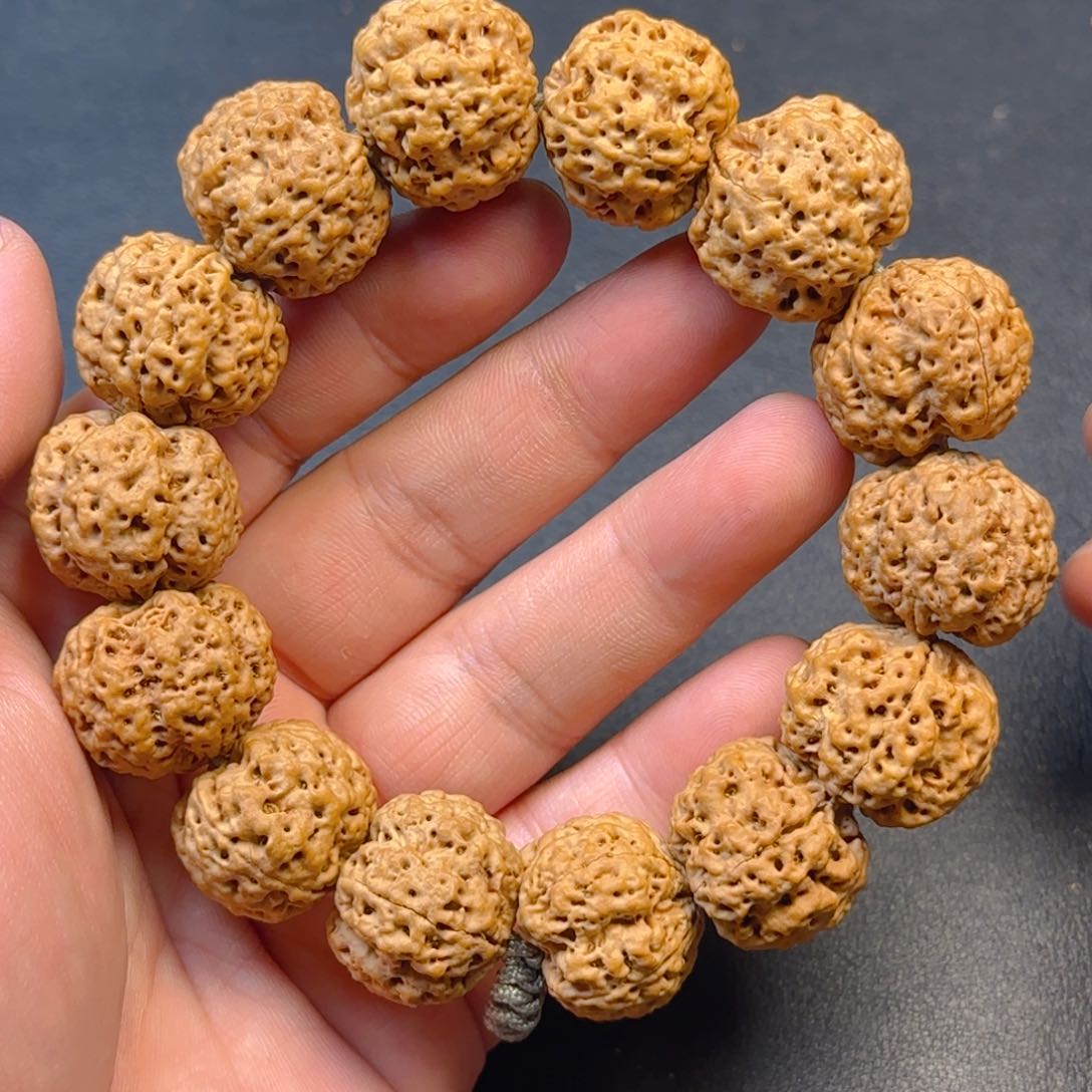 金刚菩提手串?最强蜂王金刚菩提