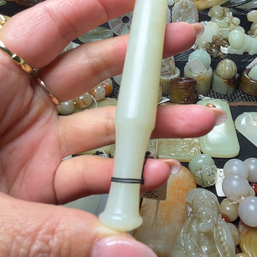 森***虎和田玉未镶嵌颈饰