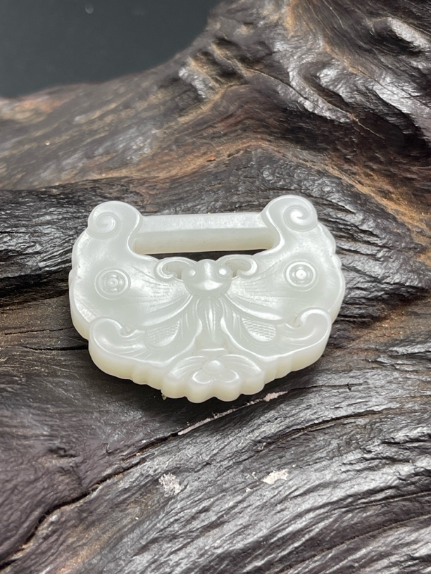 和田玉白玉玉锁挂件吊坠