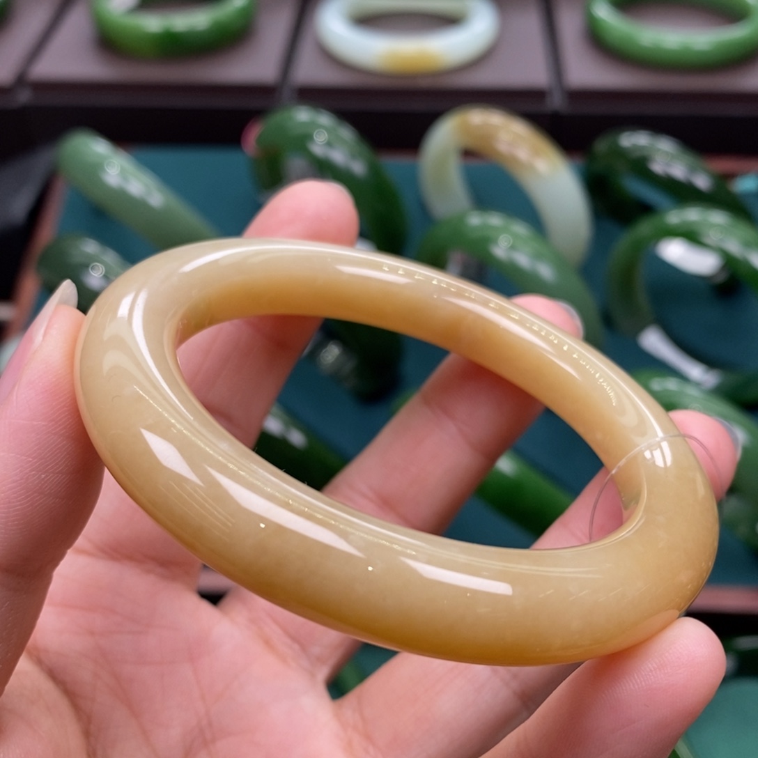 和田玉（糖玉）未镶嵌手镯